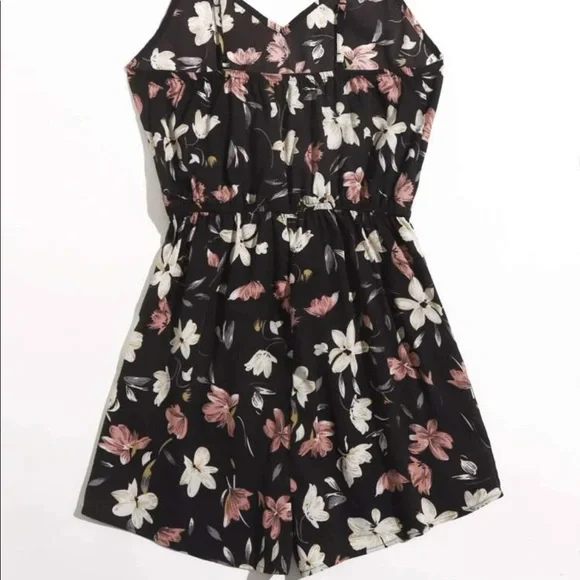 New Romper - Picture 3 of 10